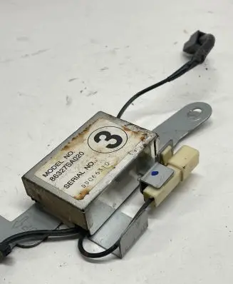Subaru Forester SG Antenna control unit 86327SA020 DD066310