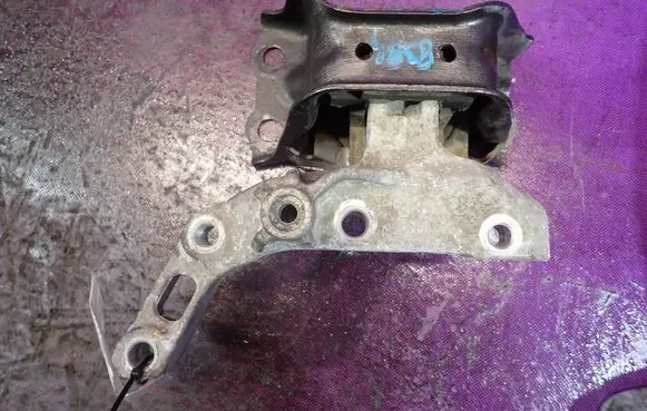 Nissan Micra Engine mount vacuum valve 30A0411