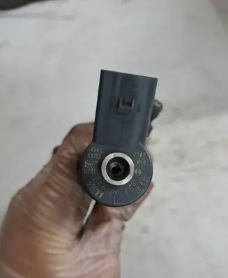 BMW 3 E90 E91 Fuel injector 0445110209