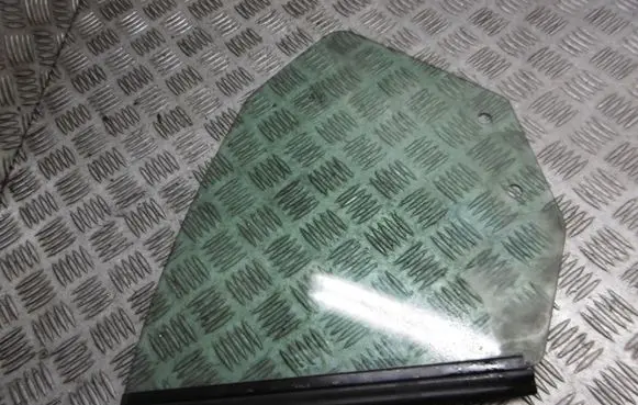 Mitsubishi Colt Rear side window