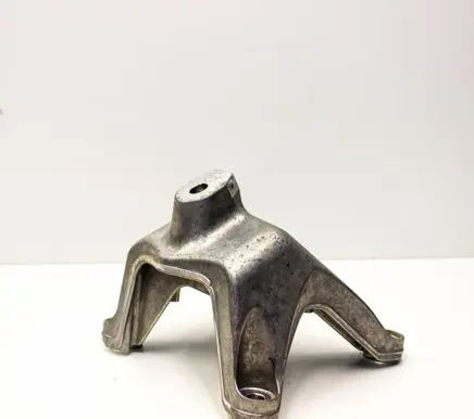 Engine mounting bracket