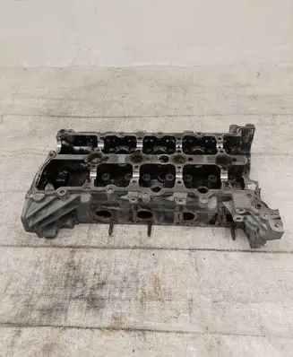 Opel Vivaro Engine head 110422959R