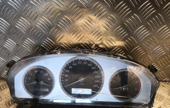 Mercedes-Benz GLK (X204) Speedometer (instrument cluster) 2049004610 A2049004610