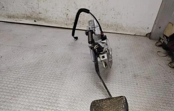 Mercedes-Benz ML W163 Brake pedal PP163290004