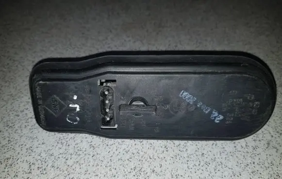 BMW 5 E39 Tail light bulb cover holder 8371324