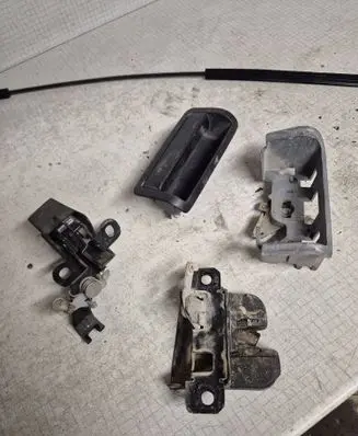 Volkswagen Transporter - Caravelle T5 Loading door lock 7H0827825 7H0827532