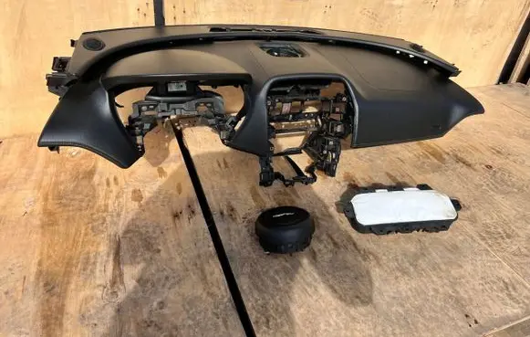 Jaguar XE Dashboard 204PT
