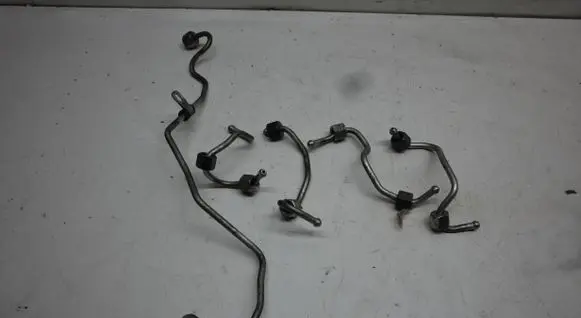 Mazda 3 II Fuel injector supply line/pipe 