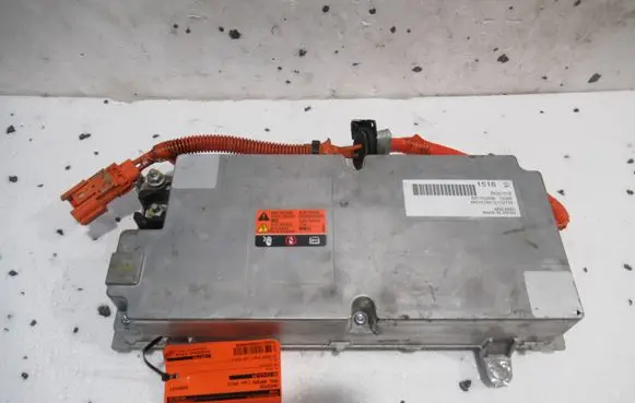 Voltage converter inverter