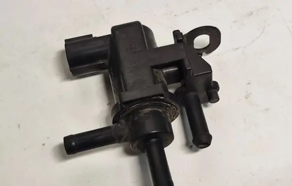 Toyota Avensis T250 Valve vacuum 9008091231