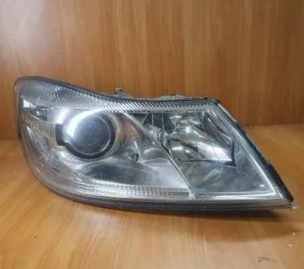 Skoda Octavia Mk2 (1Z) Headlight/headlamp 1Z1941016G 1ZL24705206 24705206000155