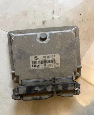 Volkswagen PASSAT B5 Engine control unit/module 038906018P 0281001720