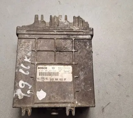 Volkswagen Golf III Engine control unit/module 028906021BF 28SA2901 0281001421