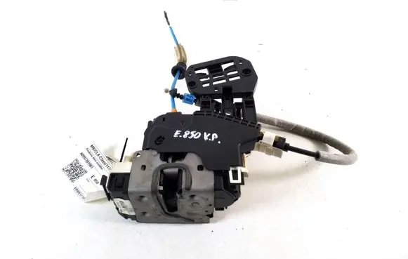 Mercedes-Benz CLA C117 X117 W117 Front door lock A0997201901