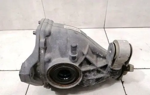 Mercedes-Benz C W204 Rear differential/diff mount bracket A2073500314
