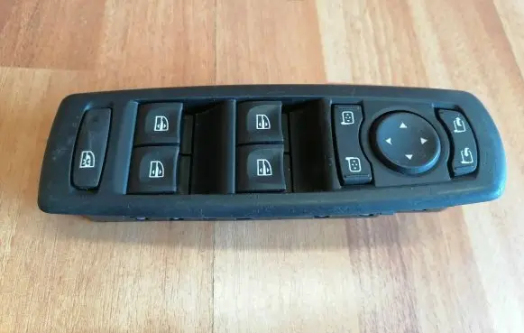 Renault Laguna III Electric window control switch 809610006R