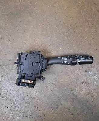 Toyota Avensis T250 Wiper control stalk 173654