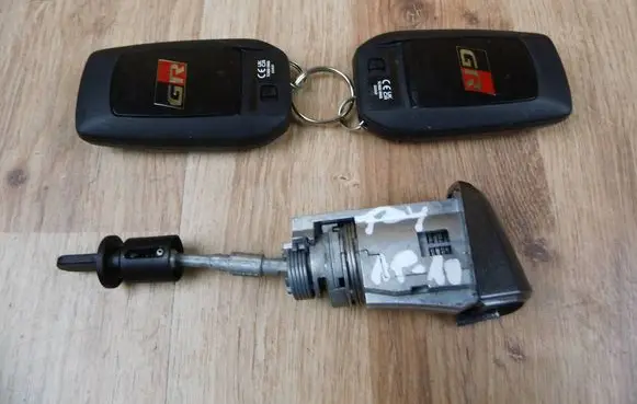 Toyota Yaris XP210 Ignition key/card B3H2K2R