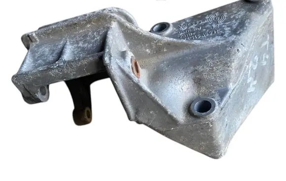 Volkswagen Transporter - Caravelle T4 Engine mounting bracket 074145169H