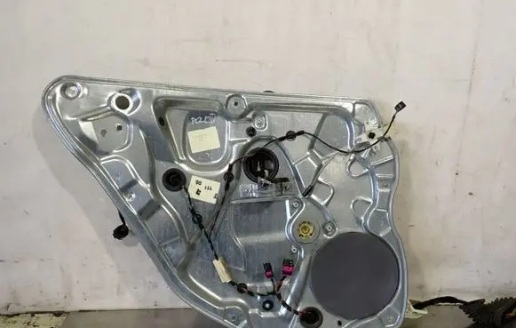 Volkswagen Polo IV 9N3 Front door window regulator motor 