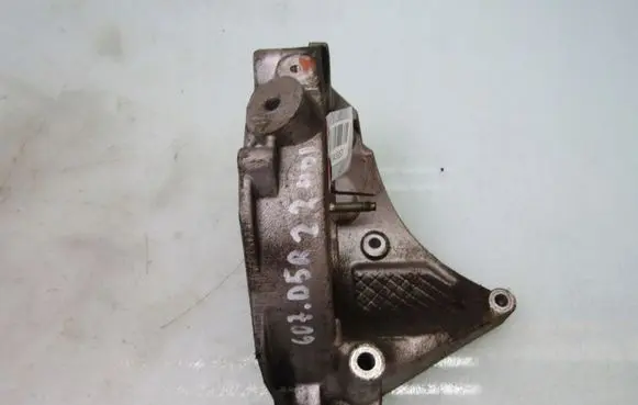 Peugeot 607 Engine mounting bracket 96555964