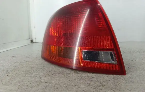 Audi A4 S4 B7 8E 8H Tailgate rear/tail lights 8E9945095C