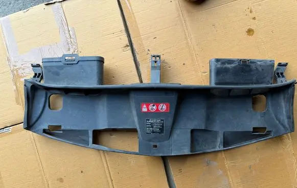 Mercedes-Benz E W212 Radiator trim A2125000255 A2125000355
