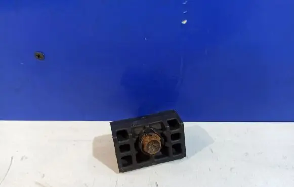 Battery bracket