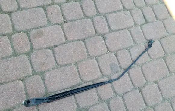 Opel Mokka Front wiper blade arm 31TYS