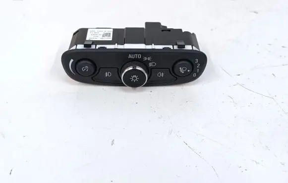Opel Insignia B Light switch 39121795