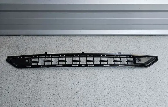 Maserati Levante Front bumper lower grill 670040749