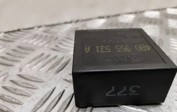 Volkswagen PASSAT B5.5 Window wiper relay 4B0955531A