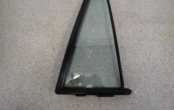 Hyundai Santa Fe Sliding door window/glass 