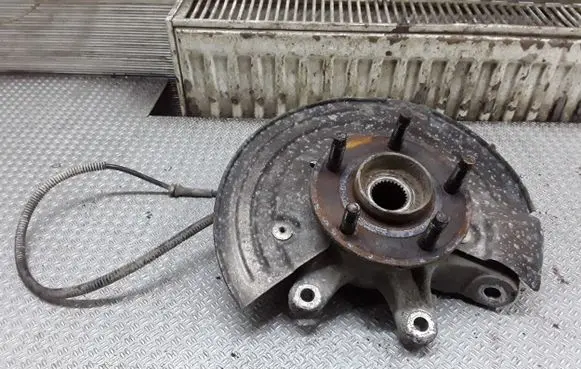 Rear wheel hub spindle/knuckle