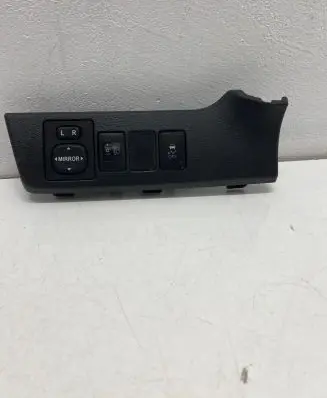 Toyota Verso-S Wing mirror switch 183574 5543352080