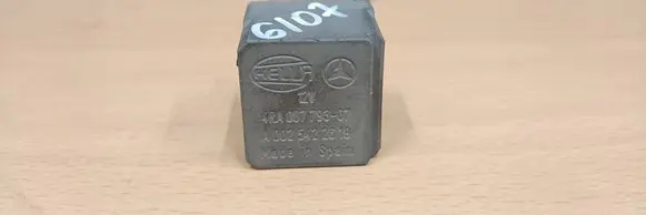 Mercedes-Benz E W211 Other relay A0025422619 4EA00779307