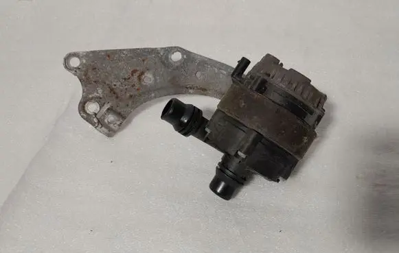 BMW X7 G07 Electric auxiliary coolant/water pump 6834936