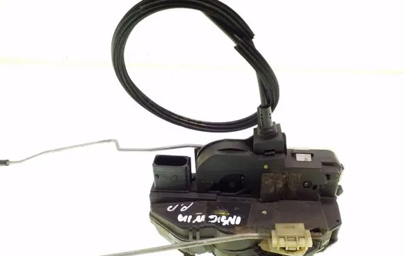 Opel Insignia A Front door lock 13577984