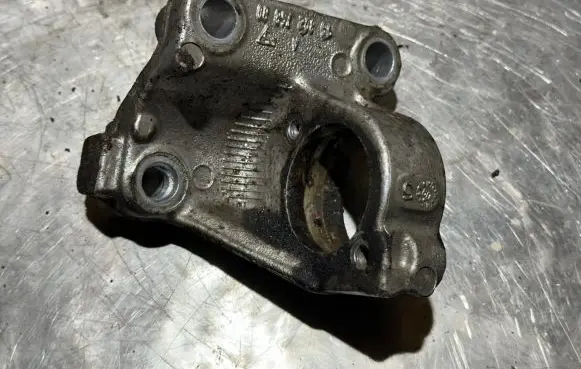 Citroen C3 Picasso Driveshaft support bearing bracket 9680276880