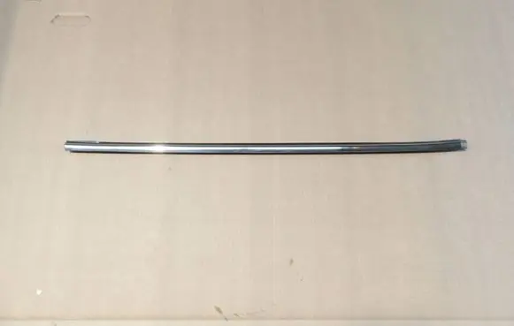 Nissan Qashqai Front door glass trim molding 