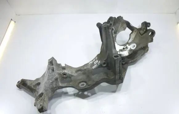Volkswagen PASSAT B8 Generator/alternator bracket 04L903143D