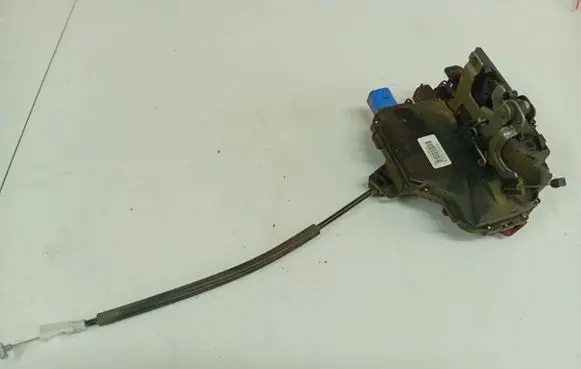 Skoda Fabia Mk2 (5J) Rear door lock 25101D6