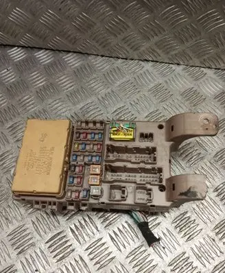 Toyota Corolla Verso E121 Fuse box set 8264113040 2323000231