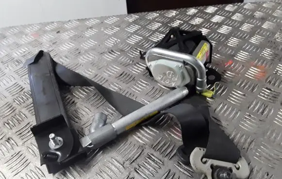 Nissan Note (E11) Front seatbelt 09043M3