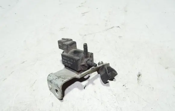 Audi A8 S8 D3 4E Turbo solenoid valve 077906283 72240201