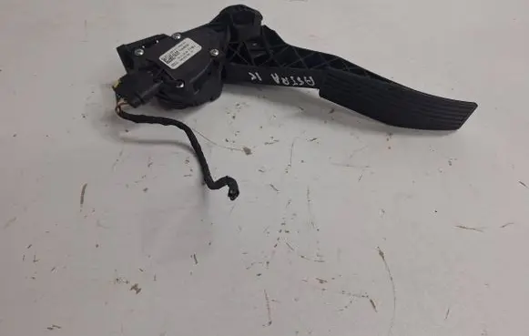 Chevrolet Cruze II Accelerator throttle pedal 13466235 6PV01155407 10112019776U