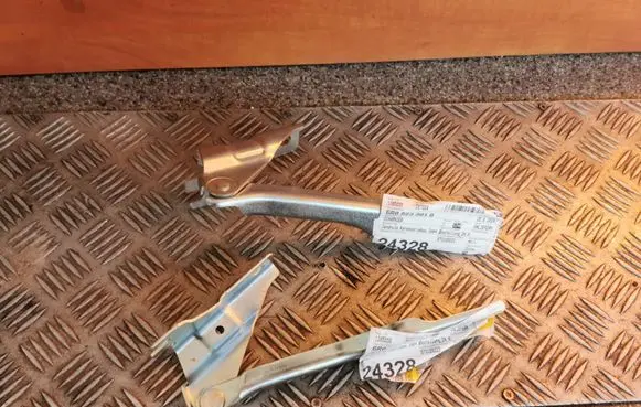 Volkswagen Polo V 6R Engine bonnet/hood hinges 6R0823302B
