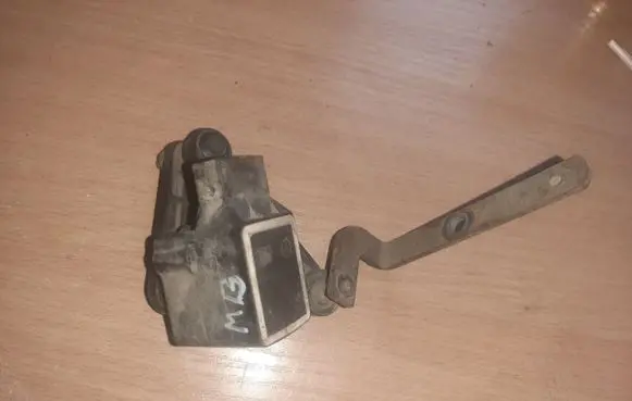 Mercedes-Benz CLS C219 Headlight/headlamp level sensor A0105427717