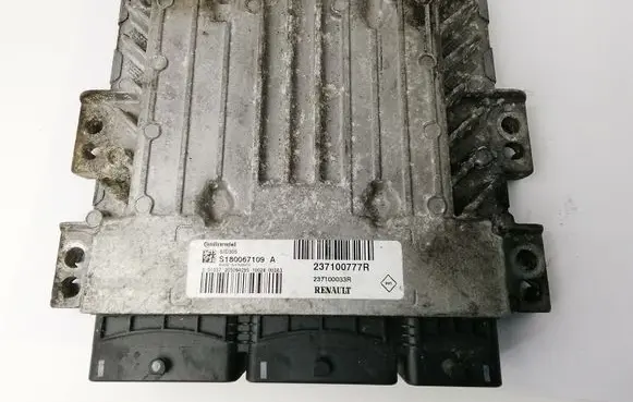 Renault Megane III Engine control unit/module S180067109A 237100777R
