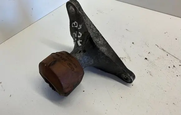 Audi A6 S6 C6 4F Engine mounting bracket 8E0199339